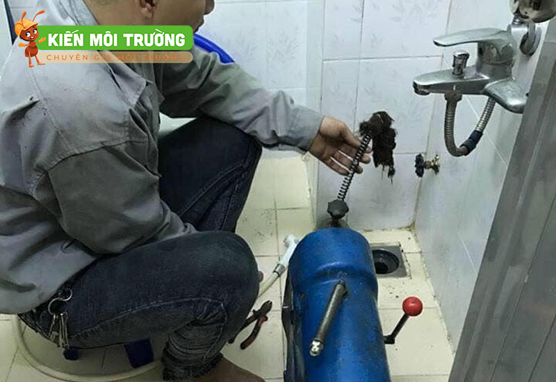 Thông tắc cống tại Cầu Giấy