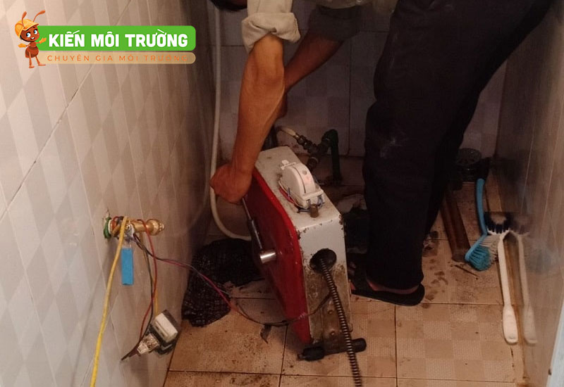 Thông tắc cống tại Lê Trọng Tấn