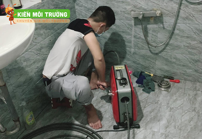 Thông tắc cống tại Uông Bí