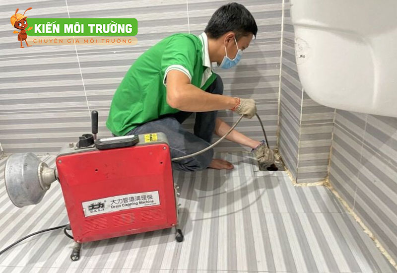 Thông tắc cống tại Mai Động