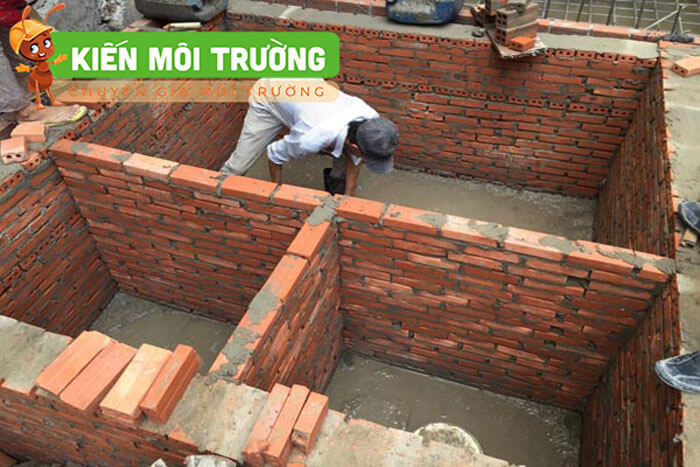 vị trí đặt bể phốt trong nhà ống