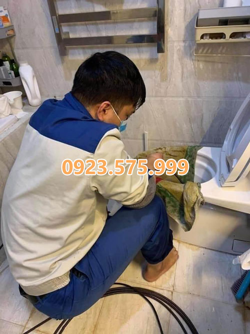 Thông tắc cống tại Điện Biên Phủ