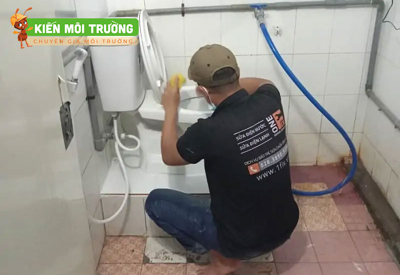 xử lý mùi hôi nhà vệ sinh chung cư