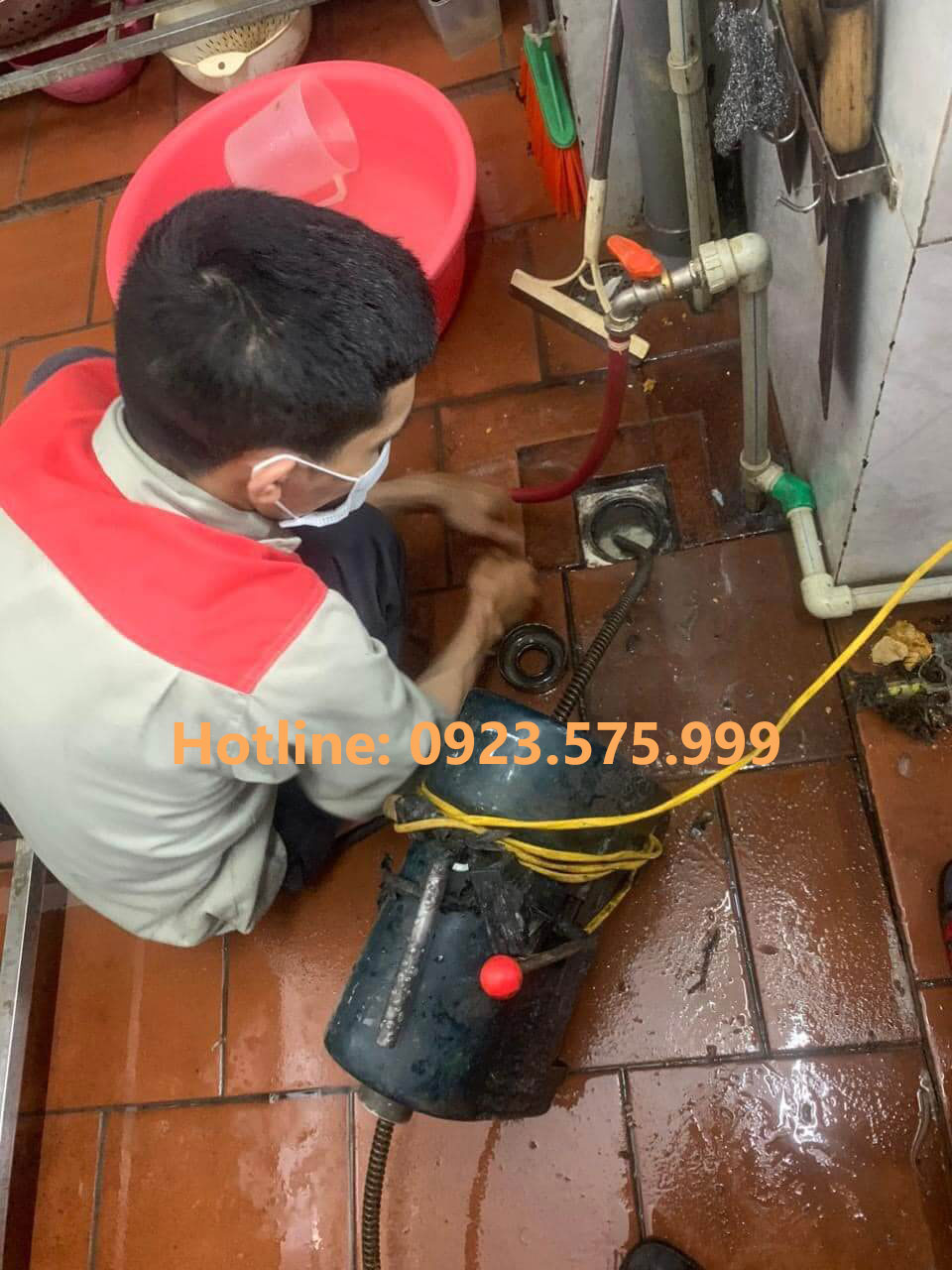 Thông tắc cống tại Quảng Yên