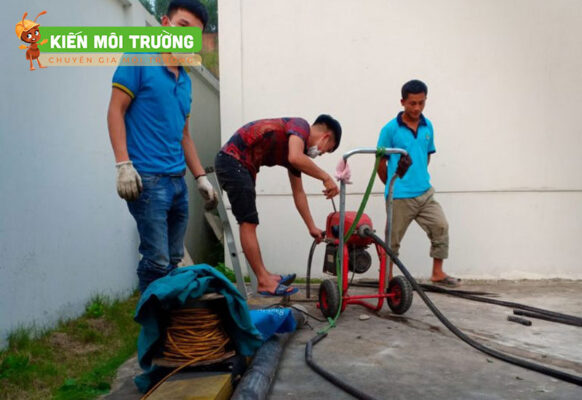 Thông tắc cống tại Cẩm Thủy