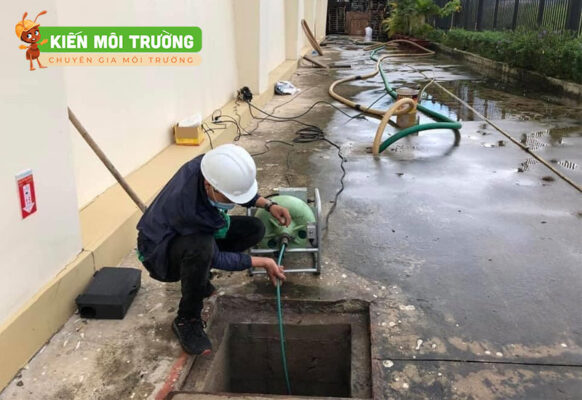Thông tắc cống tại Đông Sơn