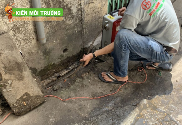 Thông tắc cống tại Yên Thế