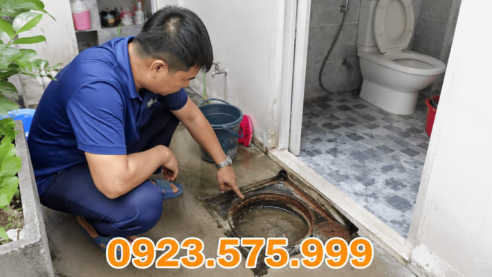 Hình ảnh thực tế dấu hiệu hầm cầu Quận 9 sắp đầy cần hút hầm cầu sớm