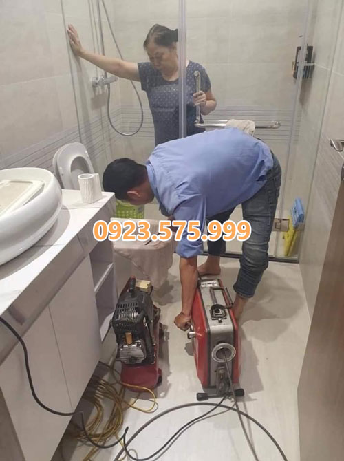 Đội ngũ thợ thông tắc bồn cầu và thoát sàn vệ sinh phục vụ 24/7 tại khu vực Lục Yên